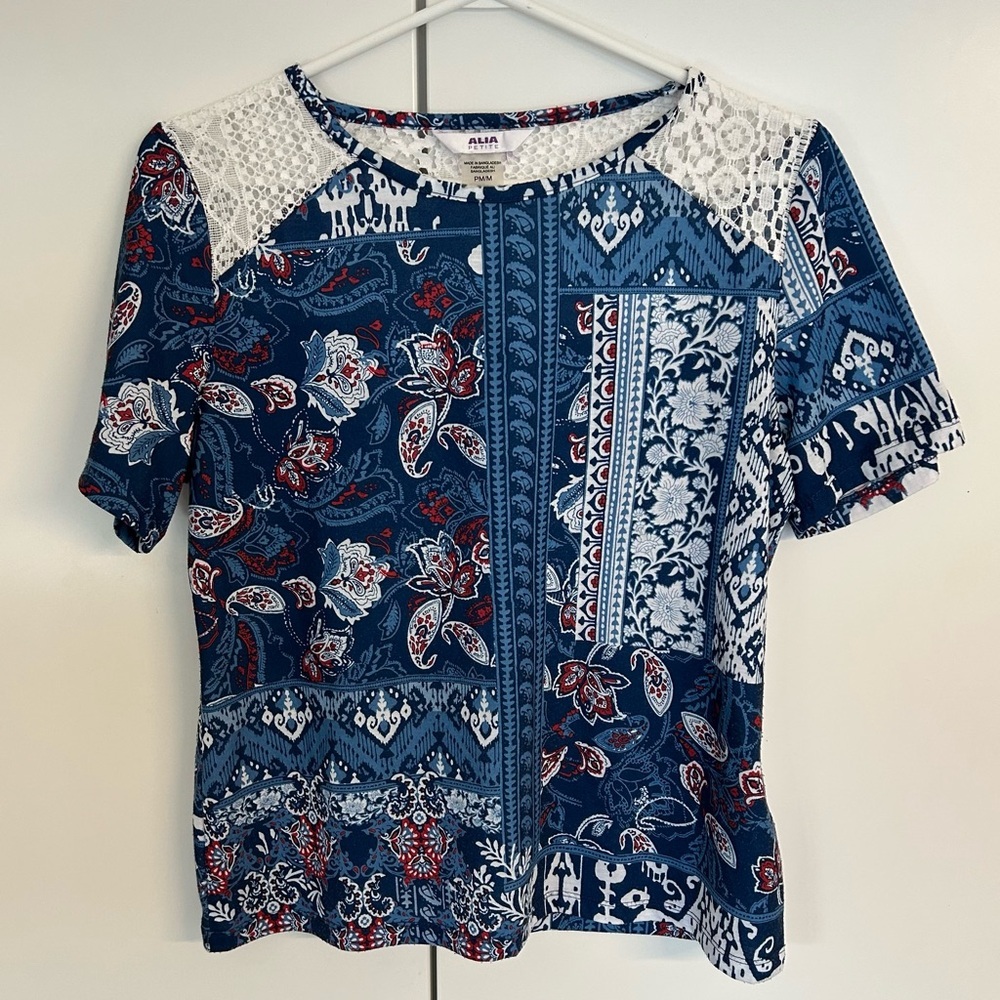 Alia Petite Blue and Red Patterned with Lace Texture Top. Size Petite Medium